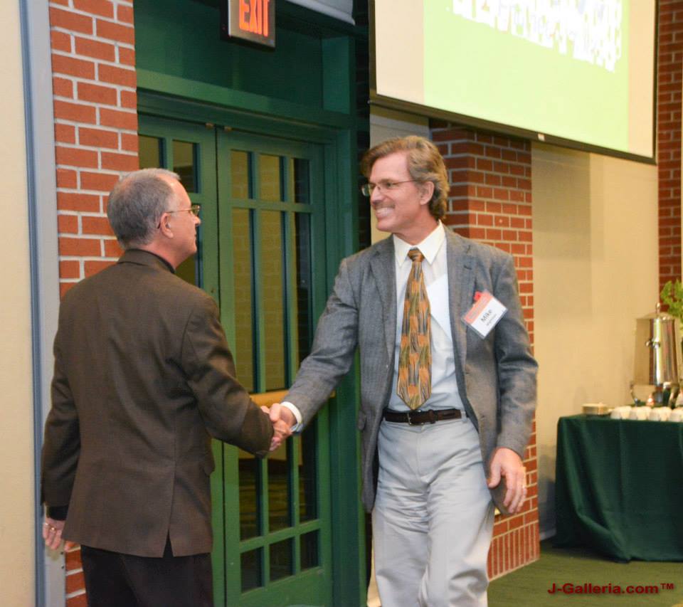 Mike Wightman accepts congratulations from Bruce Nocita (past President) as he takes over as President of the USF Geology Alumni Society.